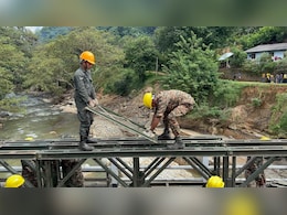 भारतीय सेना का कमाल: श्रीलंका में एक दिन में बनाया 100 फीट लंबा पुल, चक्रवात से निपटने में भारत कर रहा है मदद
