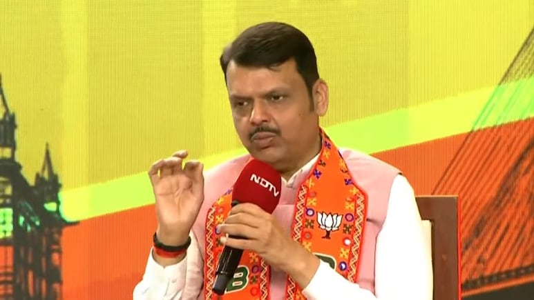 अब हम स्कूटर पर नहीं चलते, हमारे पास बहुत जगह है, छोटे-मोटे और साथी आएं तो बहुत जगह है: देवेंद्र फडणवीस