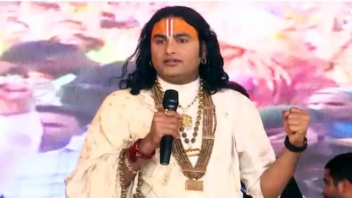 'बॉलीवुड के लोग खुद को भगवान समझते हैं,' बांग्लादेशी खिलाड़ी को खरीदने पर भड़के अनिरुद्धाचार्य महाराज