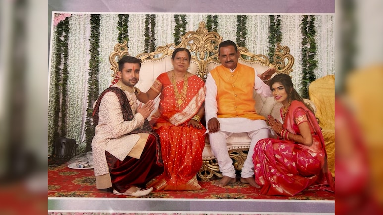 पुणे: दहेज प्रताड़ना से तंग इंजीनियर बहू ने 3 साल की बच्ची के सामने दी जान, पति और सरपंच सास गिरफ्तार