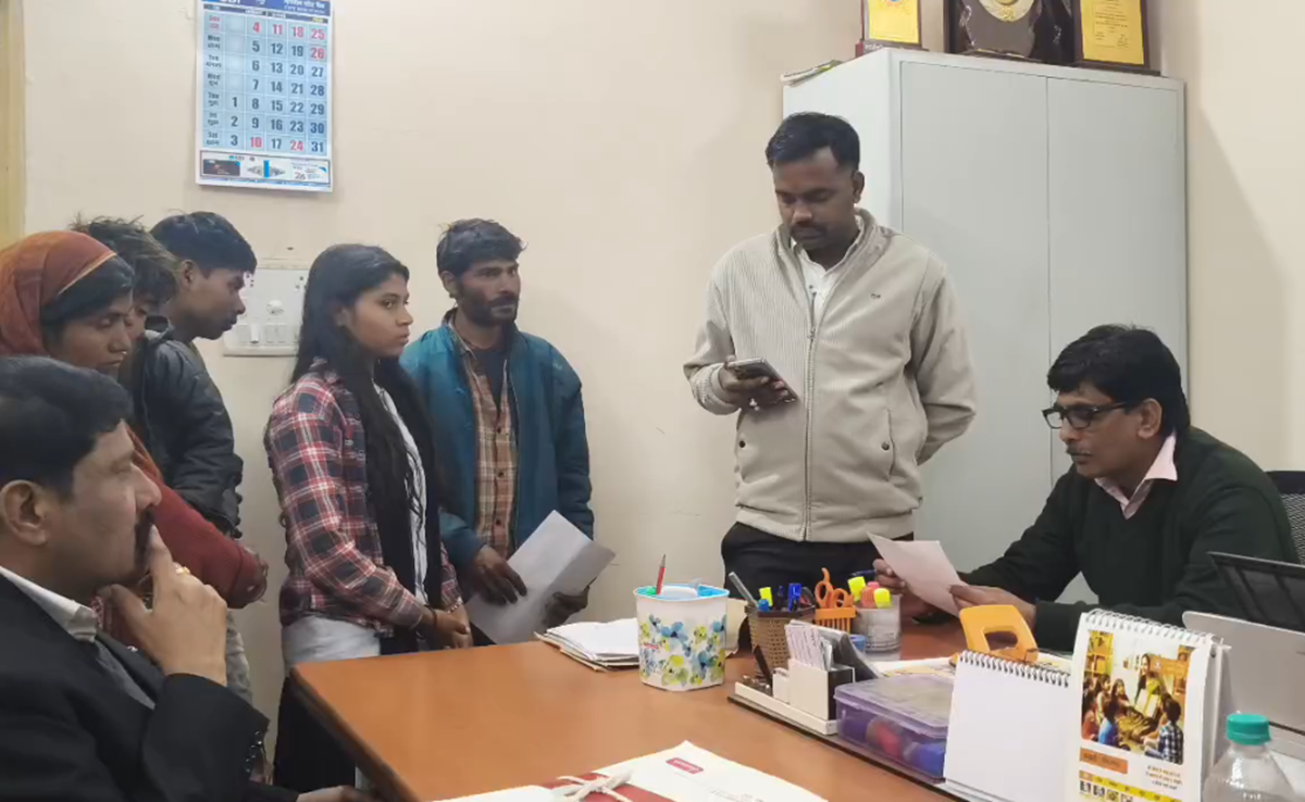 Ashoknagar News: साहब! सुन लो न्याय की गुहार; पुलिस व BJP नेता के डर से दर-दर भटक रहा परिवार, जानिए पूरा मामला