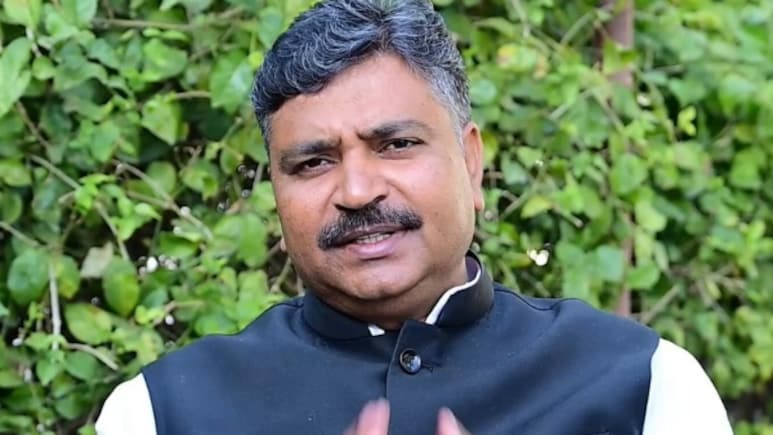 Rajasthan News: 'सनातन की बात करने वाले शंकराचार्य को नहीं मान रहे'&nbsp;शंकराचार्य विवाद पर टीकाराम जूली&nbsp;