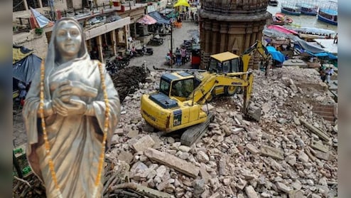 मालवा की महारानी अहिल्याबाई का काशी के मणिकर्णिका से क्या है संबंध? मूर्ति पर मचे बवाल की पूरी कहानी