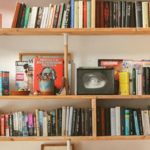 Top 5 Bookshelves Under ₹1,000 To Organise Your Space Aesthetically