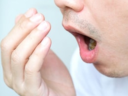 मुंह की बदबू से हैं परेशान? अपनाएं ये 5 आसान देसी नुस्खे, पास आने से कोई नहीं कतराएगा