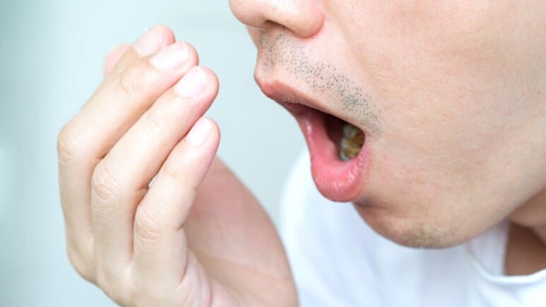 मुंह की बदबू से हैं परेशान? अपनाएं ये 5 आसान देसी नुस्खे, पास आने से कोई नहीं कतराएगा