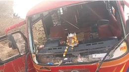 Khandwa Bus Accident: खंडवा में यात्रियों से भरी बस पलटी, 16 लोग घायल, 5 की हालत गंभीर; मौके पर मची चीख-पुकार