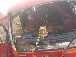 Khandwa Bus Accident: खंडवा में यात्रियों से भरी बस पलटी, 16 लोग घायल, 5 की हालत गंभीर; मौके पर मची चीख-पुकार