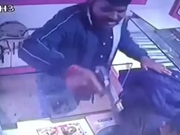 On Camera, Men Rob Jewellery Store At Gunpoint Near Bengaluru