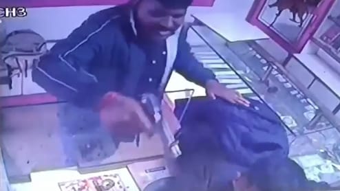On Camera, Men Rob Jewellery Store At Gunpoint Near Bengaluru
