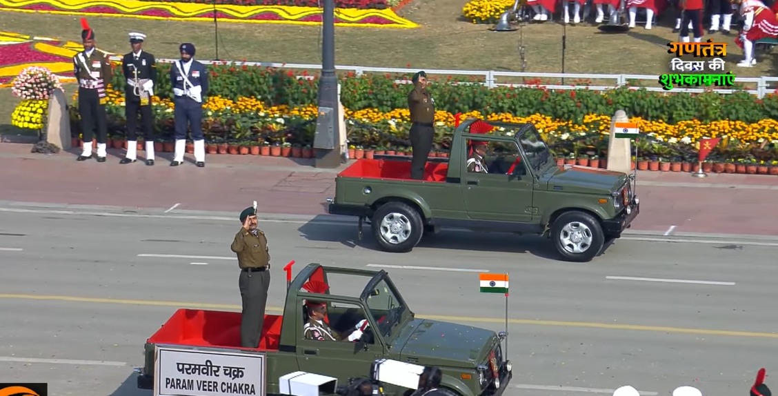 गणतंत्र दिवस LIVE: कर्तव्य पथ पर दिख रही भारत की आन, बान, शान... परेड में ब्रह्मोस-आकाश मिसाइल होंगी शामिल