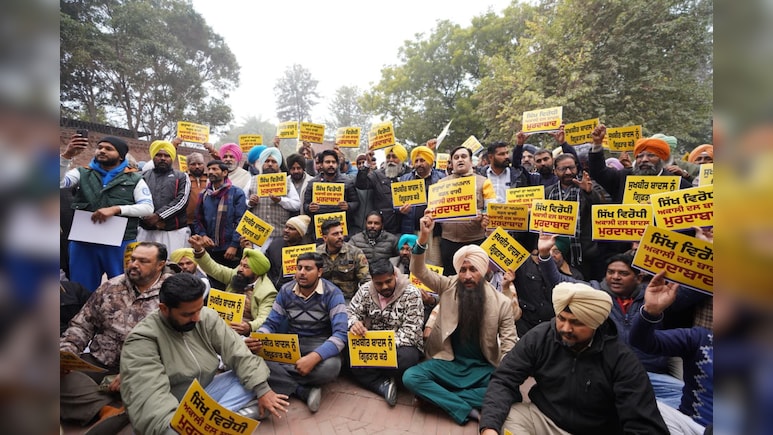 फर्जी वीडियो और गुरुओं की बेअदबी के खिलाफ AAP का प्रदर्शन, BJP, कांग्रेस और अकाली दल नेताओं का किया घेराव