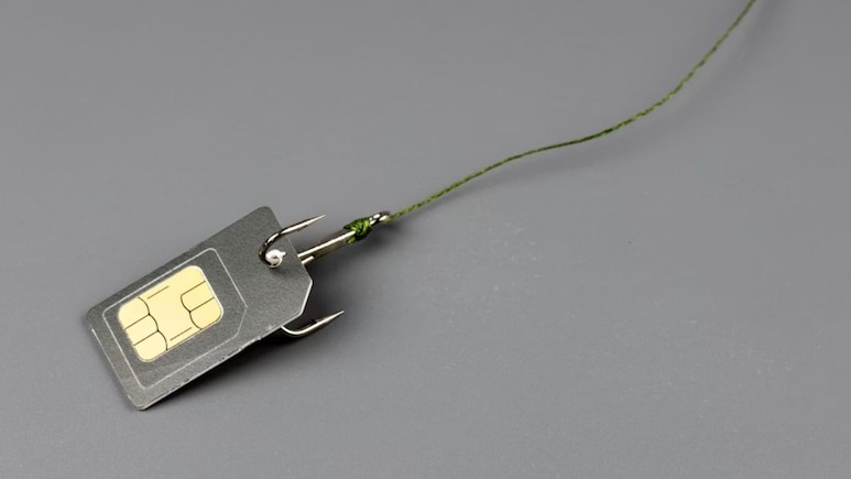 आपके Aadhaar पर कितने SIM चल रहे हैं? अभी करें चेक, वरना हो सकता है बड़ा फ्रॉड