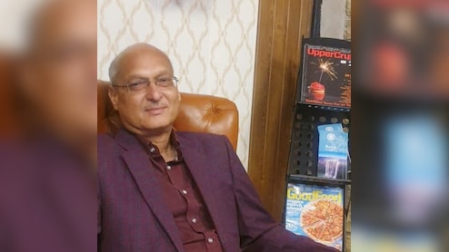 तत्कालीन तहसीलदार दीपक शुक्ला पर एक साल बाद मानहानि का केस दर्ज, वकील ने अभद्रता के लगाए हैं आरोप