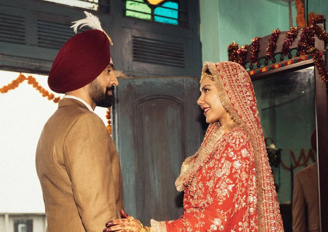 बॉर्डर 2 के घर कब आओगे के बाद आई 'जाते हुए लम्हों' गाने की झलक, पुराने गाने के री-क्रिएटेड वर्जन देख फैंस बोले- बहुत ही खूबसूरत