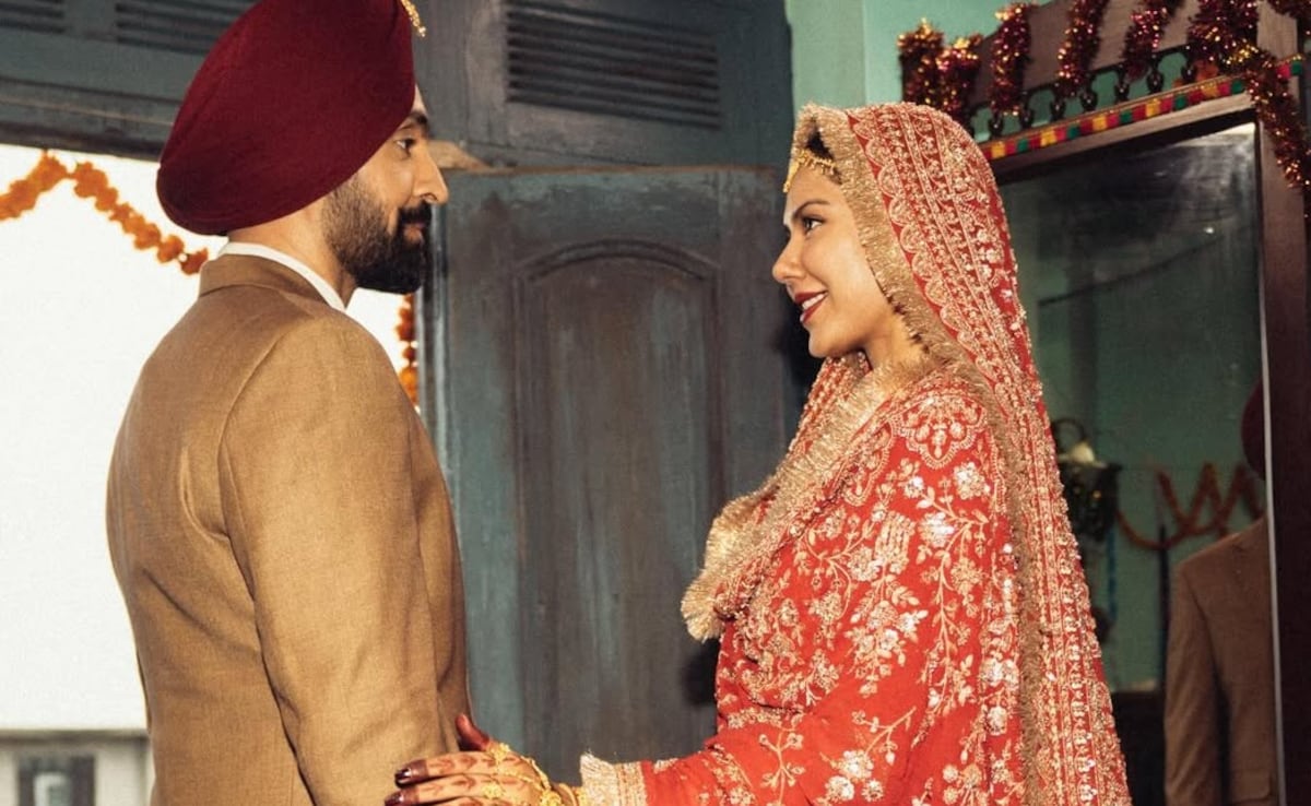 बॉर्डर 2 के घर कब आओगे के बाद आई 'जाते हुए लम्हों' गाने की झलक, पुराने गाने के री-क्रिएटेड वर्जन देख फैंस बोले- बहुत ही खूबसूरत