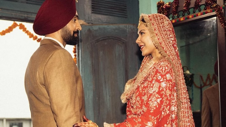 बॉर्डर 2 के घर कब आओगे के बाद आई 'जाते हुए लम्हों' गाने की झलक, पुराने गाने के री-क्रिएटेड वर्जन देख फैंस बोले- बहुत ही खूबसूरत