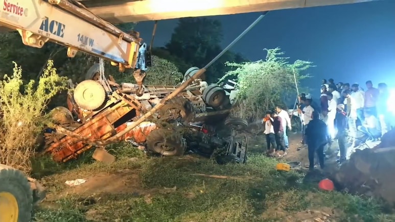 Pandharpur Accident: दिवसभर ऊसतोड... घरी जाताना मृत्यूने गाठलं; भीषण अपघातात दोघांचा दुर्दैवी मृत्यू