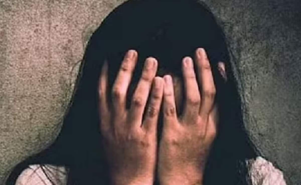 बिहार में भीड़ के सामने महिला से रेप की कोशिश, लोगों के विरोध के बावजूद बैखोफ दबंगों ने बनाया वीडियो