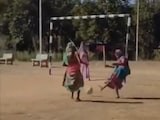 VIDEO: साड़ी में किक मारतीं 'वुमनिया', ओडिशा के सुंदरगढ़ में महिलाओं का अनोखा फुटबॉल मैच VIDEO: साड़ी में किक मारतीं 'वुमनिया', ओडिशा के सुंदरगढ़ में महिलाओं का अनोखा फुटबॉल मैच
