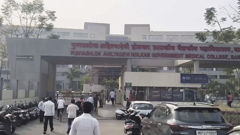 अजित दादा नहीं रहे-खबर सुनते ही अस्पताल की तरफ दौड़े समर्थक, बारामती मेडिकल कॉलेज में उमड़ा जनसैलाब