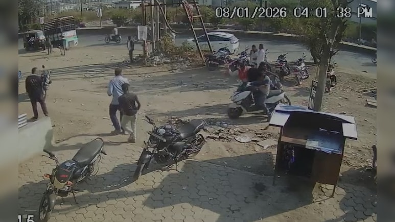 छत्रपति संभाजीनगर में तलवारों से हमला, 3 बदमाशों ने मचाया आतंक, CCTV में कैद