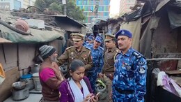 UP Cop 'Scans' Man With Mobile Phone, Calls Him Bangladeshi. Video Viral