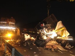 भारतमाला पर टेंपो पलटने के बाद मदद को दौड़े राहगीर, पीछे से आ रहे ट्रेलर ने 4 को कुचला; मौके पर ही मौत