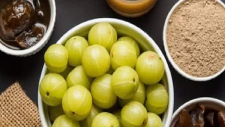 महंगे क्रीम छोड़िए, आंवला में छिपा है जवां और चमकदार त्वचा का राज&nbsp;