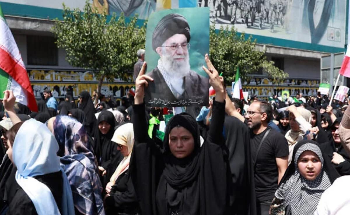 New Protests Erupt In Iran Despite Internet Shutdown