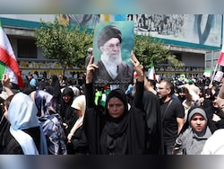 New Protests Erupt In Iran Despite Internet Shutdown