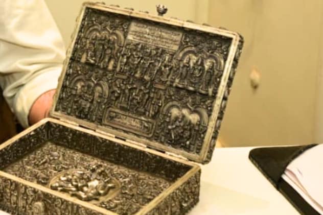 अनूठे कार्ड की कीमत लगभग 25 लाख 