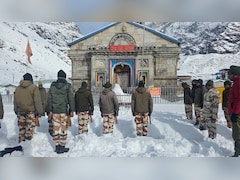 बर्फ के बीच 11,755 फीट की ऊंचाई पर लहराया तिरंगा, केदारनाथ धाम में जवानों ने मनाया 77वां गणतंत्र दिवस