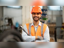 10वीं के बाद ITI करने से कौन सी नौकरियां मिलती हैं, कितनी होती है सैलरी?