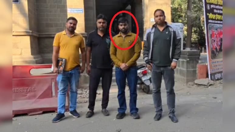 क्रिकेट सट्टा कारोबार का मास्टरमाइंड पुणे एयरपोर्ट से गिरफ्तार, 300 खातों से किया था करोड़ों का लेनदेन