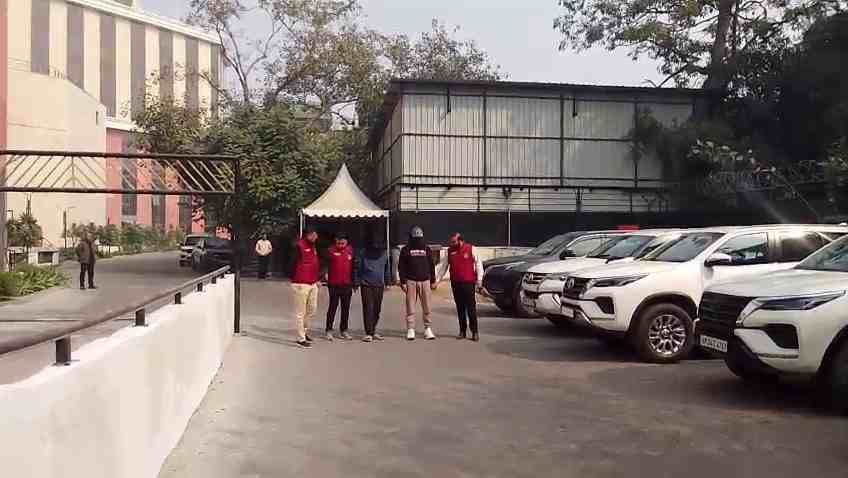 आपकी खरीदी सेकंड हैंड कार चोरी की तो नहीं? चोरी कर फर्जी कागजों पर बेचने वाले गिरोह का भंडाफोड़