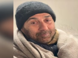 सनी देओल ने रात में खुले आसमान के नीचे वुडफायर पिज्जा का लिया मजा, बॉर्डर 2 को लेकर फैंस से कही ये बात