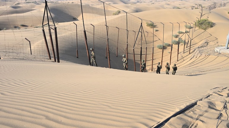 Rajasthan: बॉर्डर पर पाकिस्तान से आई 20 करोड़ रुपये की हेरोइन जब्त, डिलीवरी के बाद लौट रहा ड्रोन खेत में हुआ क्रैश