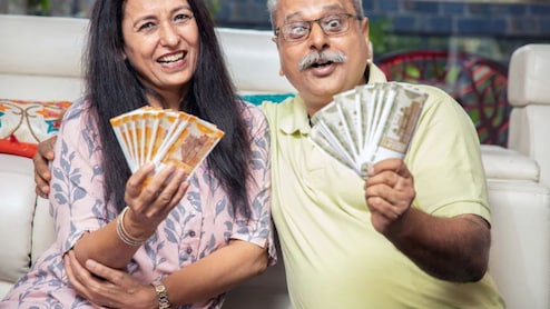 Atal Pension: बुढ़ापे में सरकार किसे देती है 5000 रुपये महीना पेंशन? जानें क्या है योजना और कैसे मिलता है लाभ