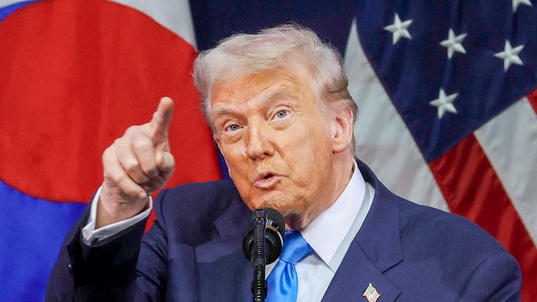 अमेरिकी राष्ट्रपति की कुर्सी पर ट्रंप के एक साल पूरे, दुनिया हिलाने वाले इन 10 फैसलों में देखिए रिपोर्ट कार्ड