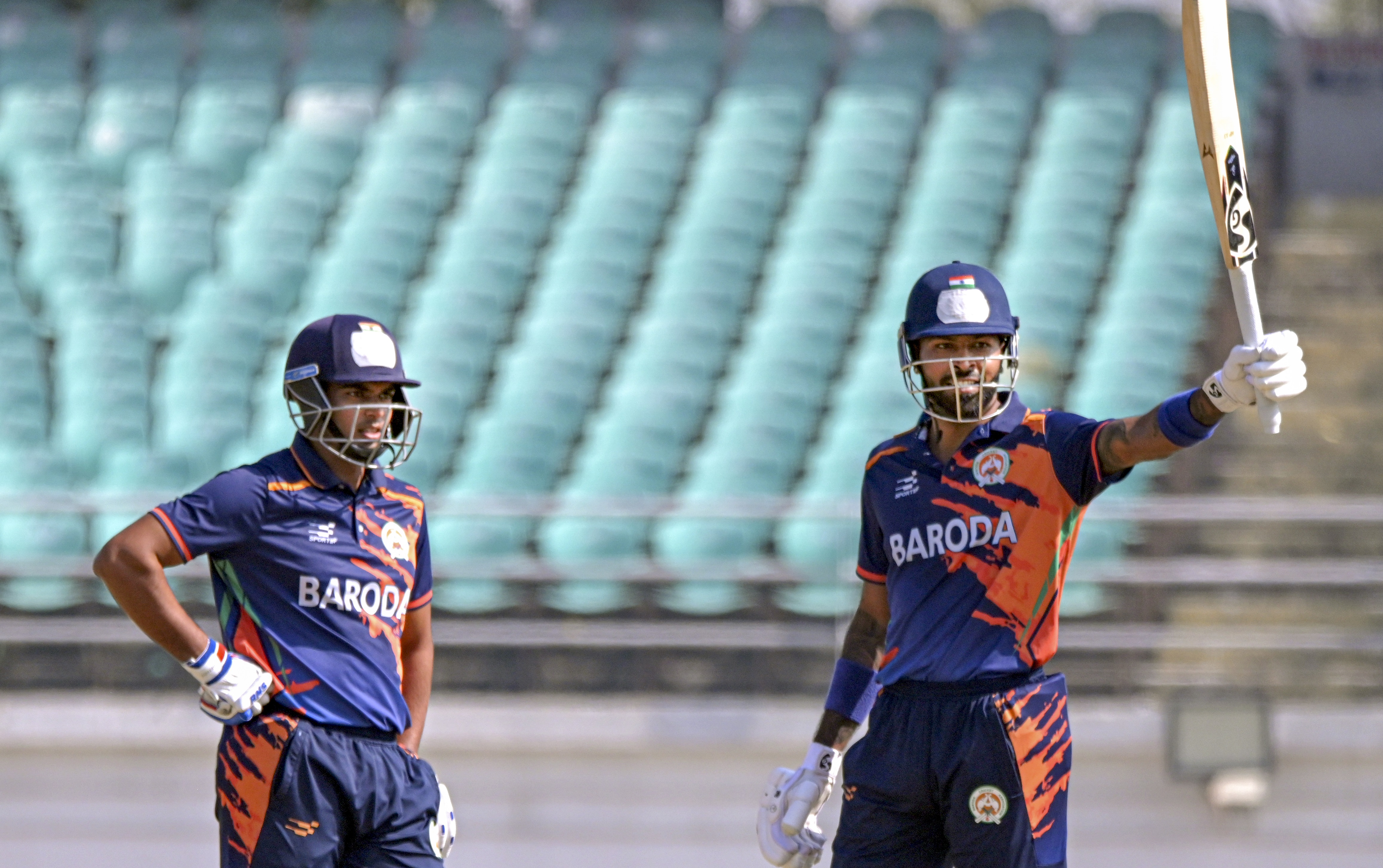 Vijay Hazare Trophy 2025-26 Highlights: हार्दिक पंड्या का तूफानी शतक बेकार, पडिक्कल ने ठोकी चौथी सेंचुरी, अक्षर, संजू ने भी किया धमाका