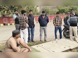 'ग़लतियों का पछतावा' करने के लिए ADM के ऑफिस के सामने बिना कपड़ों के बैठ गया सरकारी कर्मचारी&nbsp;
