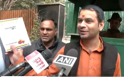 मकर संक्रांति बहाना, मकसद फिर से करीब आना! लालू यादव से मिले तेज प्रताप, दिया चूड़ा-दही भोज का न्योता