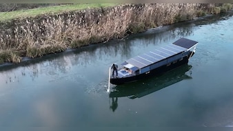 शख्स ने 200 दिन में बना दी सोलर पॉवर नाव, अब जिंदगी भर बिना ईंधन के समंदर में करेगी सफर