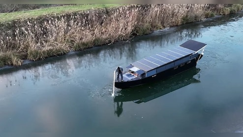 शख्स ने 200 दिन में बना दी सोलर पॉवर नाव, अब जिंदगी भर बिना ईंधन के समंदर में करेगी सफर