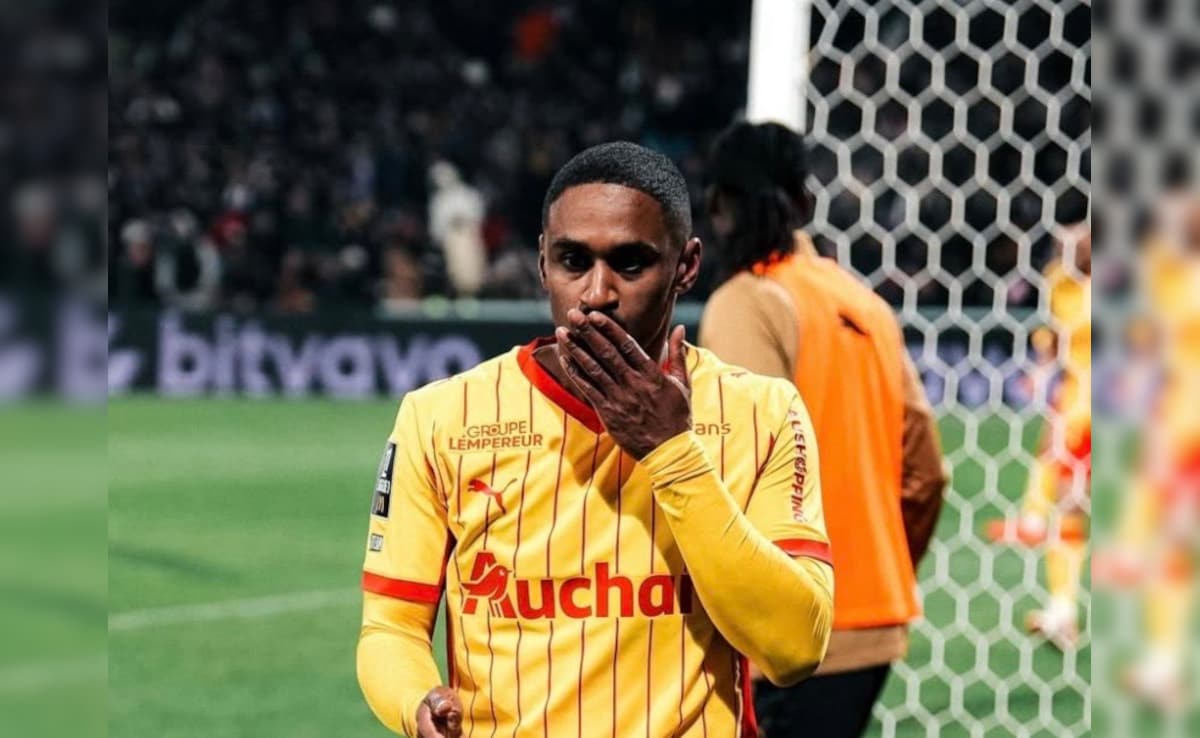 Lens Hold Off Auxerre To Retake Top Spot From PSG; Marseille Beat Angers 5-2