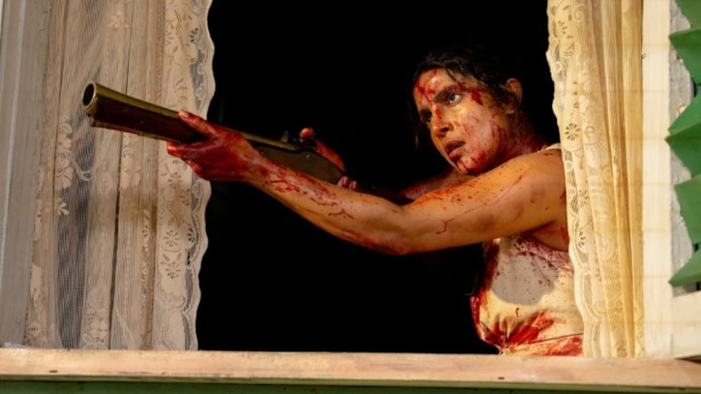 प्रियंका चोपड़ा खून में लथपथ, किस पर साध रही हैं निशाना? नई तस्वीरें देख फैन्स बोले- तूफान आने वाला है