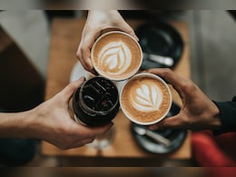 Apollo Doctor ने बताया वजन घटाने के लिए कितनी ब्लैक कॉफी पीनी चाह&zwj;िए और क्या ब्लैक कॉफी लिवर को नुकसान पहुंचा सकती है