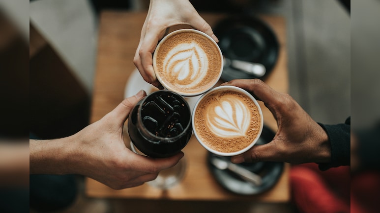 Apollo Doctor ने बताया वजन घटाने के लिए कितनी ब्लैक कॉफी पीनी चाह&zwj;िए और क्या ब्लैक कॉफी लिवर को नुकसान पहुंचा सकती है