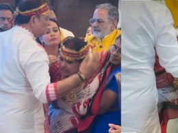 <i>Naagin</i> Actress Sudha Chandran Appears Distressed At Mata Ki Chowki, Attempts To Bite People In Viral Video